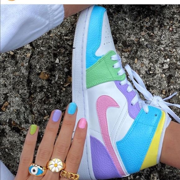 Custom multicolor  Air jordan 1 mid - Picture 2 of 4